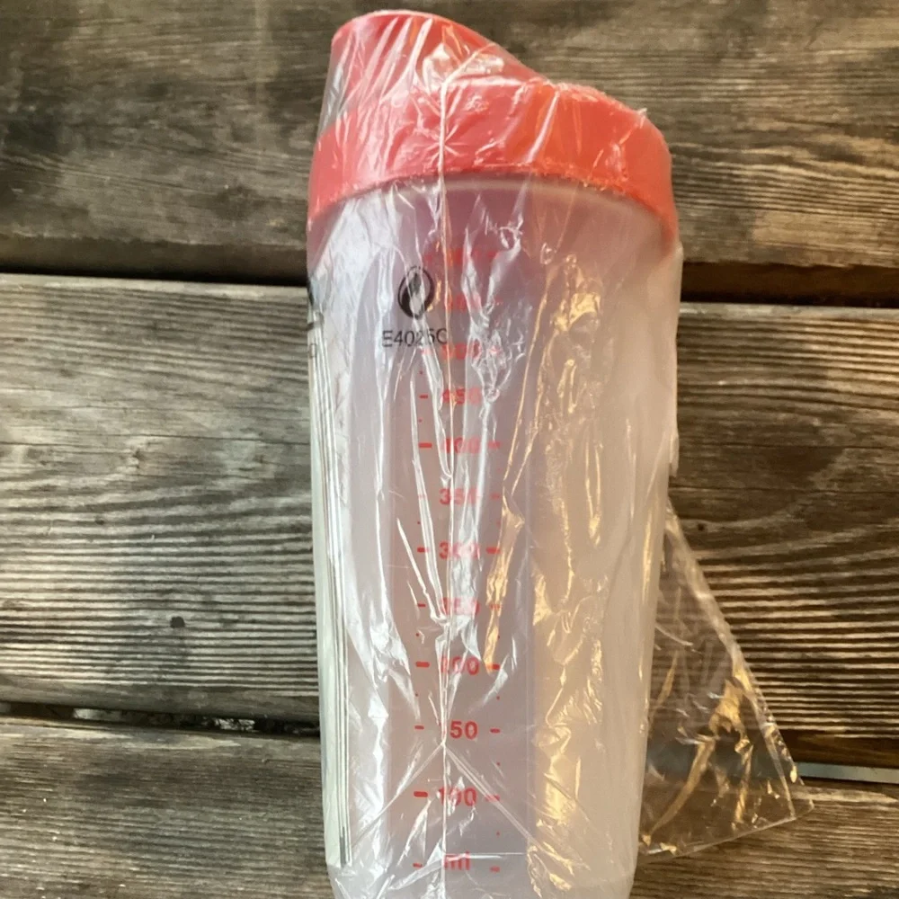 Tupperware Quick Shake Container - clear with red cover
